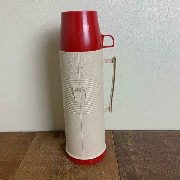 Vintage THERMOS 2402 1 Quart Insulated Vacuum Bottle‎ with 2 Cups - Picture 1 of 7